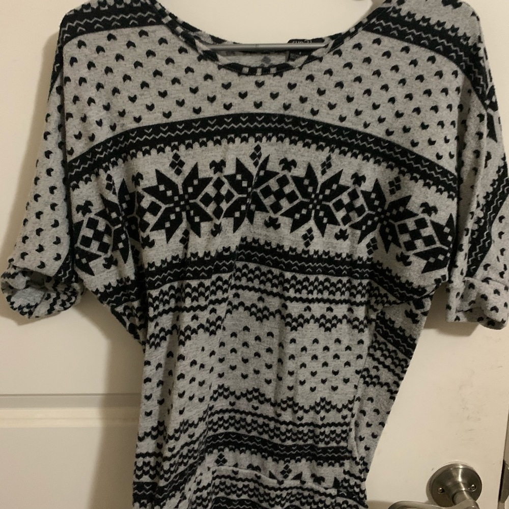 Small winter 3/4 length sleeve shirt